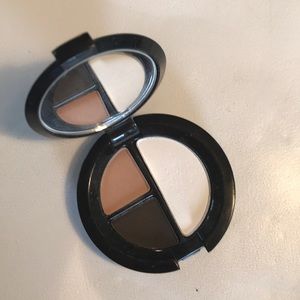 Cute compact every day eyeshadow palette